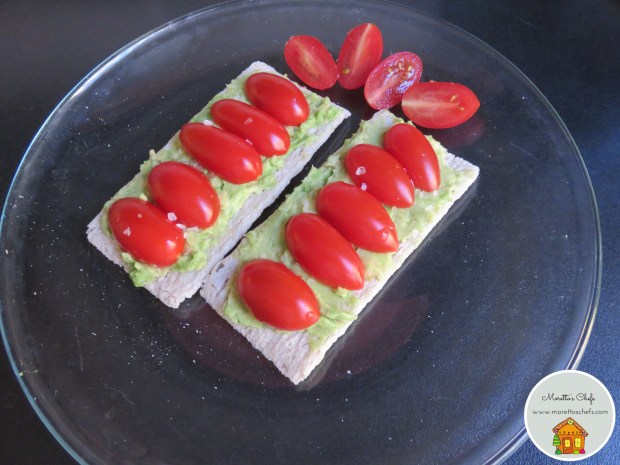 Toast di avocado e pomodorini