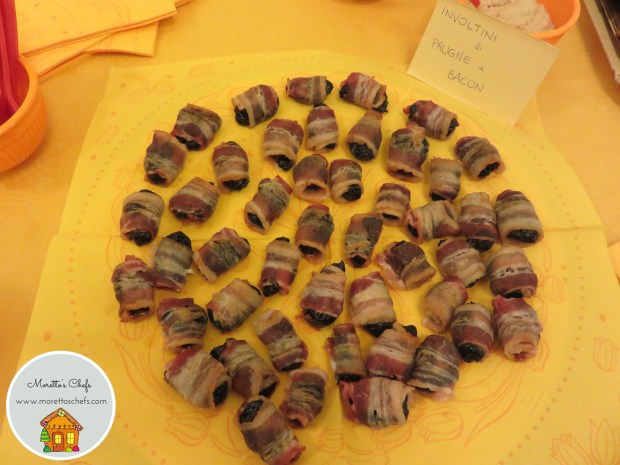 Involtini di prugne e bacon