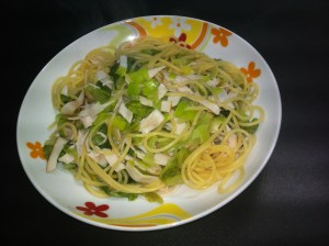 Spaghetti con lattuga saltata