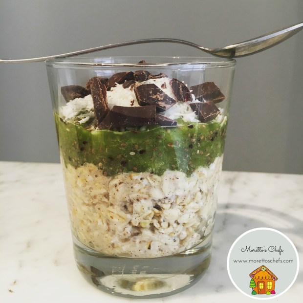 Overnight Oatmeal kiwi, cocco e semi di chia