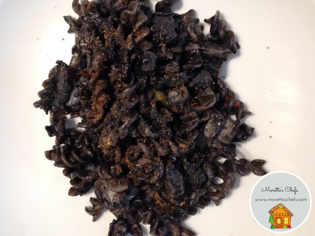 Fusilli di grano saraceno con sughetto al nero di seppia fresco e ragù di seppia