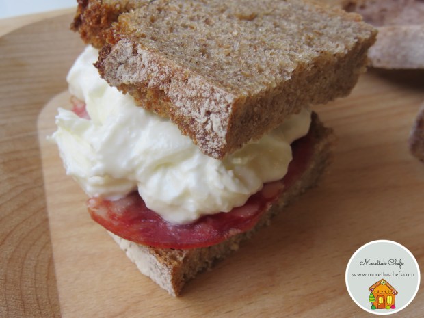 Sandwich con salame di Felino BIO IGP e stracciatella di bufala