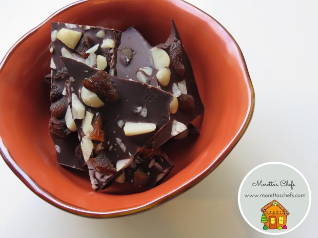 Croccante al cioccolato, noci macadamia e albicocche secche