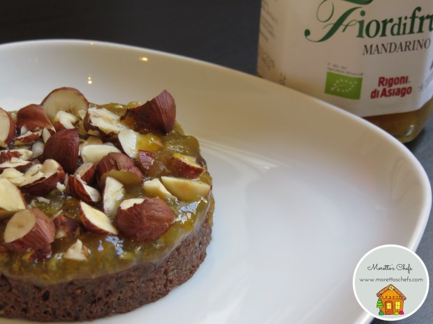 Paleo naked cake al cacao con Fiordifrutta al mandarino e nocciole