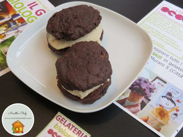 Gelato biscotto al cacao e nocciola per Scoops, gelateria biologica a Milano