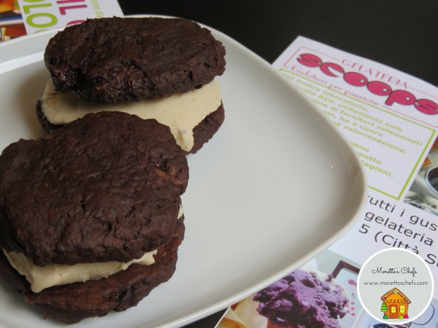 Gelato biscotto al cacao e nocciola per Scoops, gelateria biologica a Milano